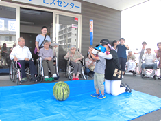 【写真】すいか割り